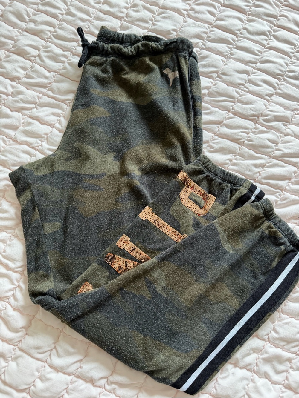 Pink- como green sweats